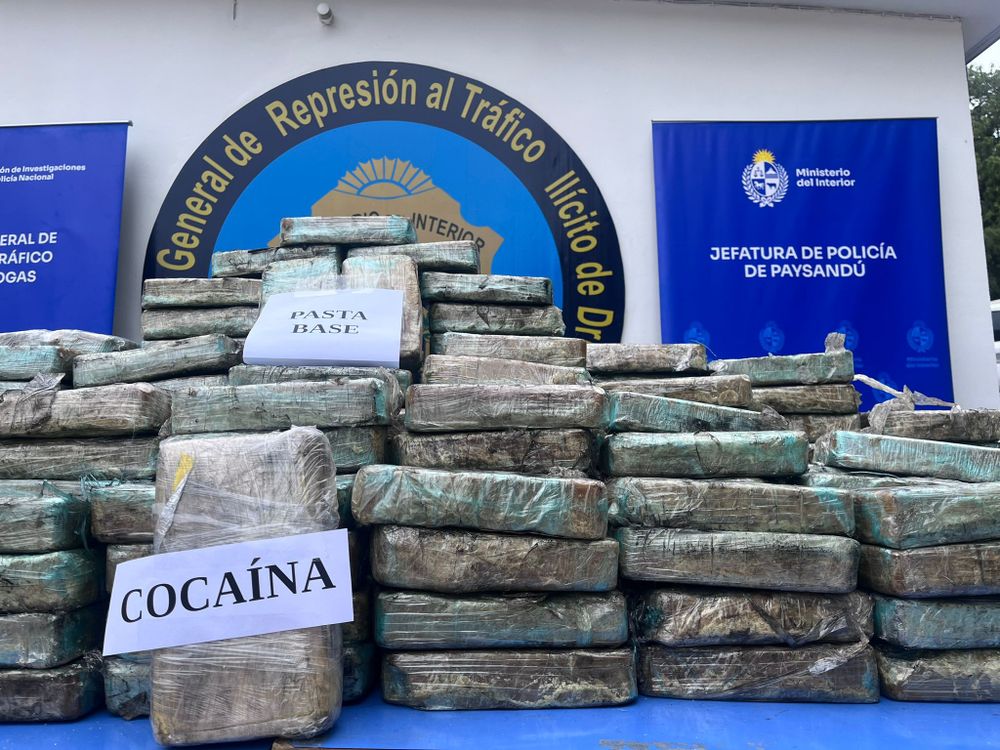 El Ministerio del Interior hizo una conferencia de prensa y mostró la droga incautada