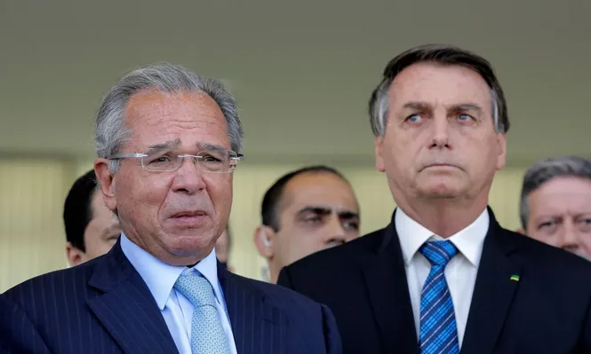 Paulo Guedes junto a Jair Bolsonaro