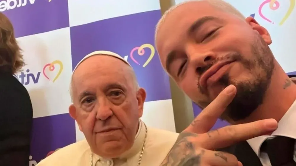 El Papa Francisco y J Balvin se conocieron en el Vaticano