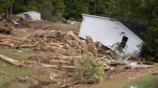 Una casa destruida tras el paso del huracán Helene el 30 de septiembre de 2024 cerca de Black Mountain, Carolina del Norte.