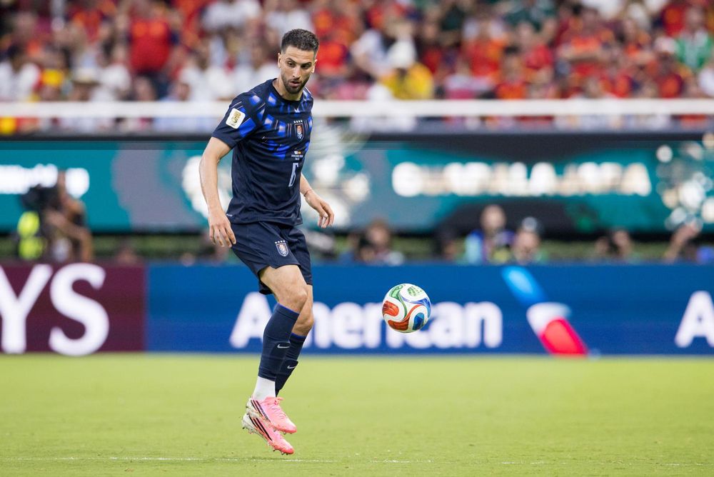 Rodrigo Bentancur en el partido ante España