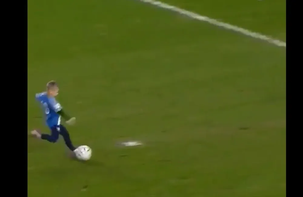 El niño que fue a patear