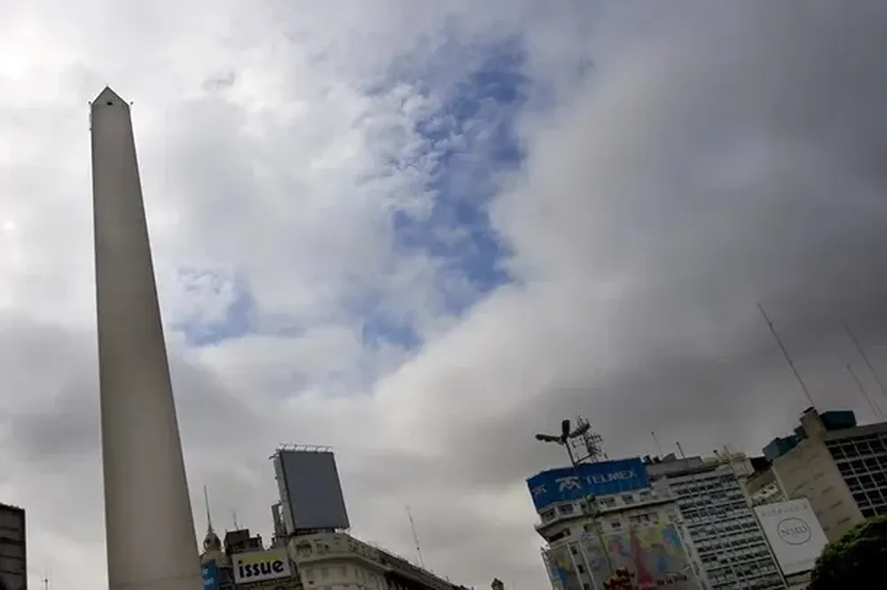Cielo algo nublado durante toda la jornada