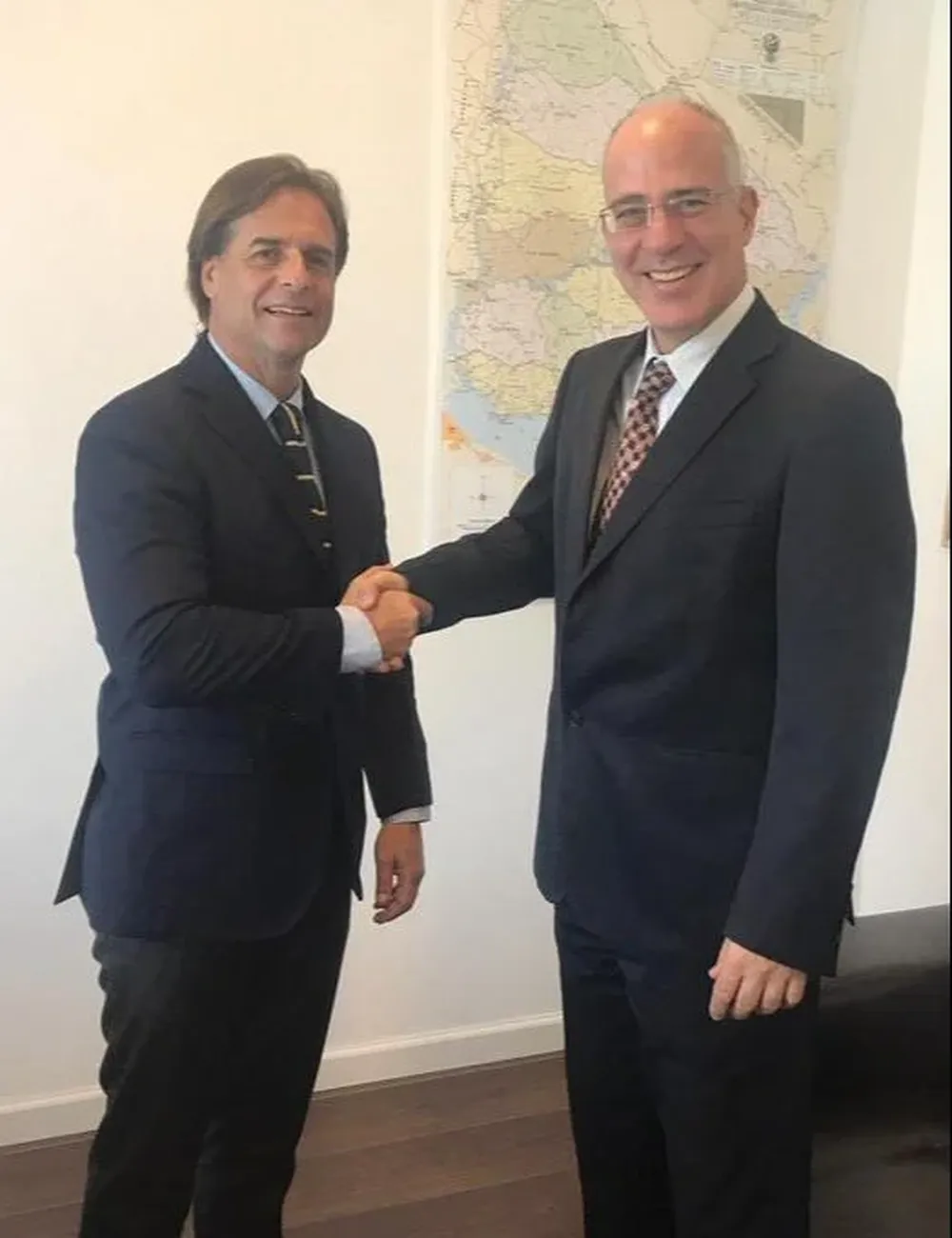 El presidente le comunicó al embajador israelí su intención de abrir una oficina comercial en Jerusalén