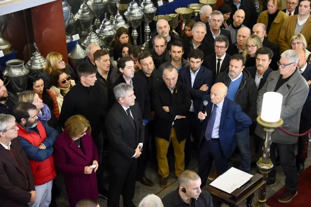 Las palabras de Hernán Navascués emocionaron a todos en la despedida de José Fuentes en la sede de Nacional