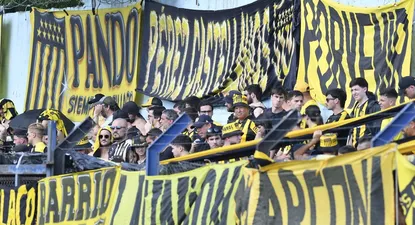 Hinchas de Peñarol en Belvedere