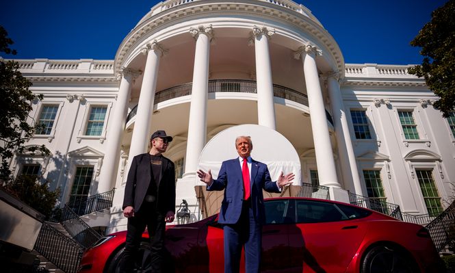 Musk pierde miles de millones por la caída de las acciones de Tesla y Trump le responde con un gesto inesperado