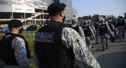 Operativo policial en el Estadio Campéón del Siglo