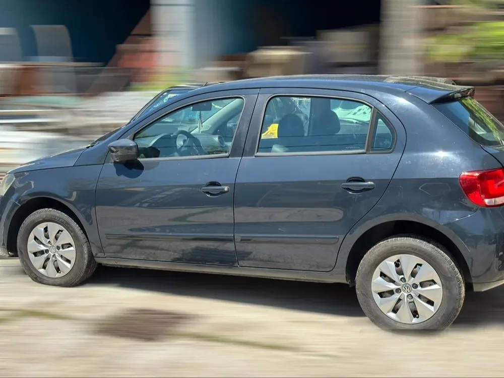 Etcheverry remata automóviles por infracciones aduaneras.