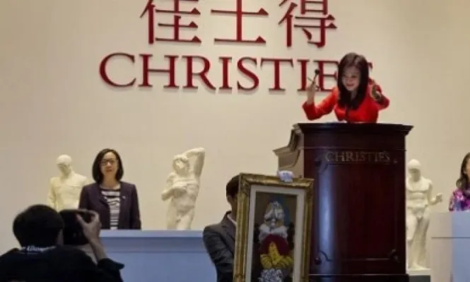 Christies subastando una obra de arte en China en el año 2014