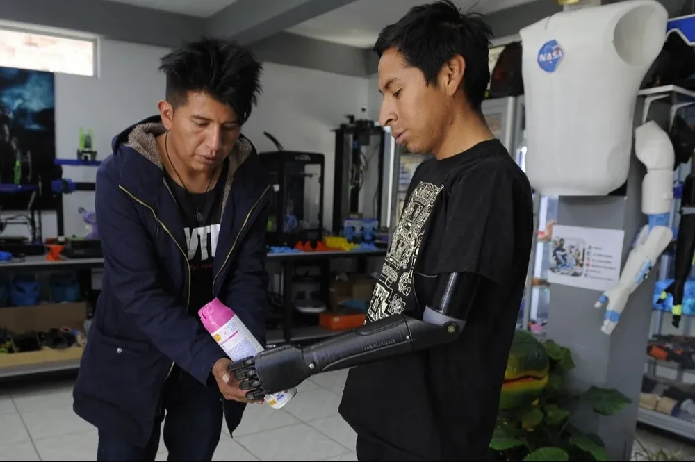 “La robótica es una tendencia, pero si no ayuda a concretar cosas importantes de nada va a servir, dice Mamani.