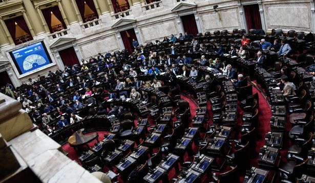 DNU. La oposición no consiguió el quórum para sesionar.