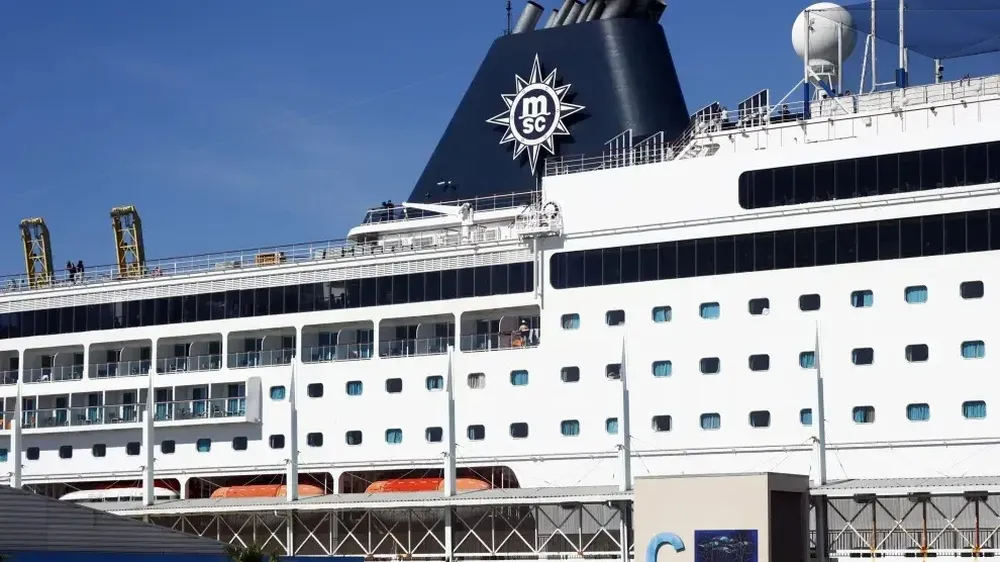 Autoridades escucharán caso por caso a los bolivianos del crucero para decidir su futuro.