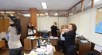 Empleadas de UCM durante una sesión dictada por Workgym