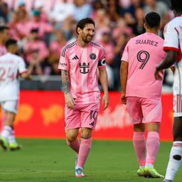 Lionel Messi y Luis Suárez ante Toronto