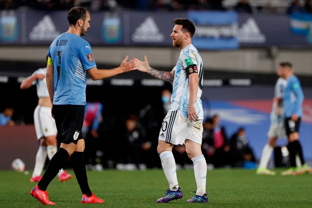Diego Godín y Lionel Messi