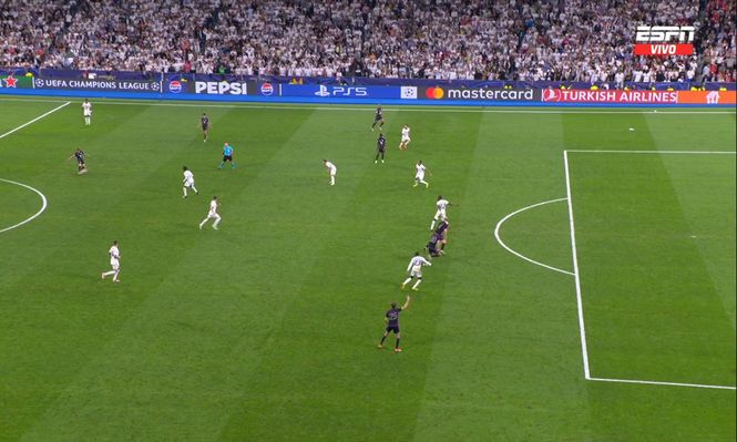 No fue offside de Bayern Múnich, pero el línea se apresuró y el VAR no pudo intervenir