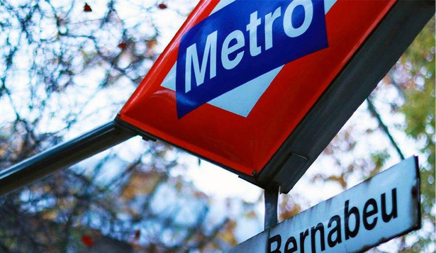 Estación del Metro frente al Santiago Bernabéu