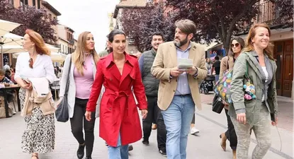 Rocío Monasterio (VOX) ha acudido a Alcalá para hablar del problema de la migración desde la puerta del Centro de Acogidas en el Cuartel de la BRIPAC