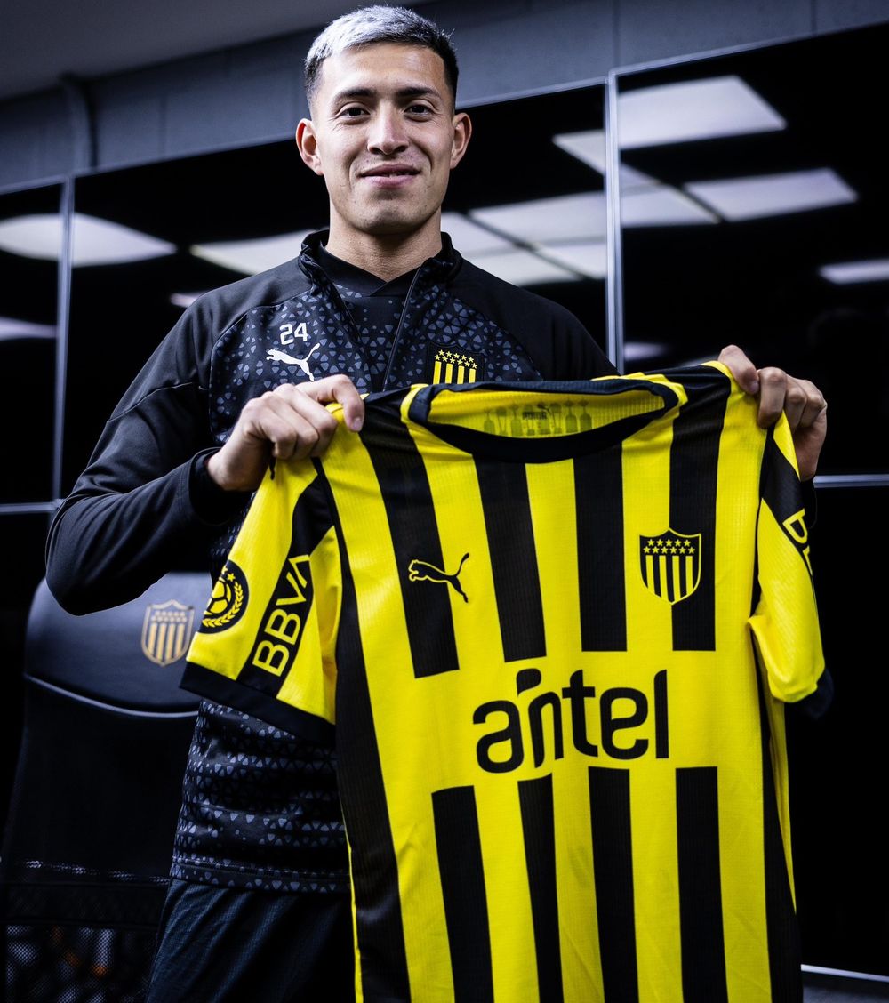 Adri&aacute;n Fern&aacute;ndez fue presentado como nuevo jugador de Pe&ntilde;arol