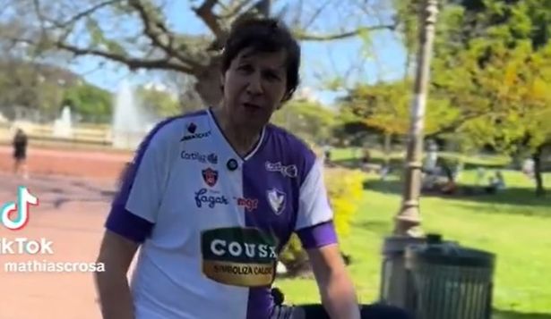 El sueño del pibe: Bambino Pons, con la camiseta de Fénix, relató el gol de un hincha cualquiera en un parque