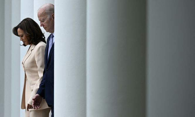 Kamala Harris junto a Joe Biden en la Casa Blanca en mayo pasado