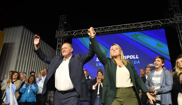 Álvaro Delgado y Valeria Ripoll en el cierre de campaña del Partido Nacional en Las Piedras