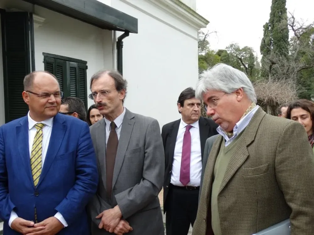 El ministro Tabaré Aguerre y su colega alemán hoy en INIA Lla Estanzuela en Colonia