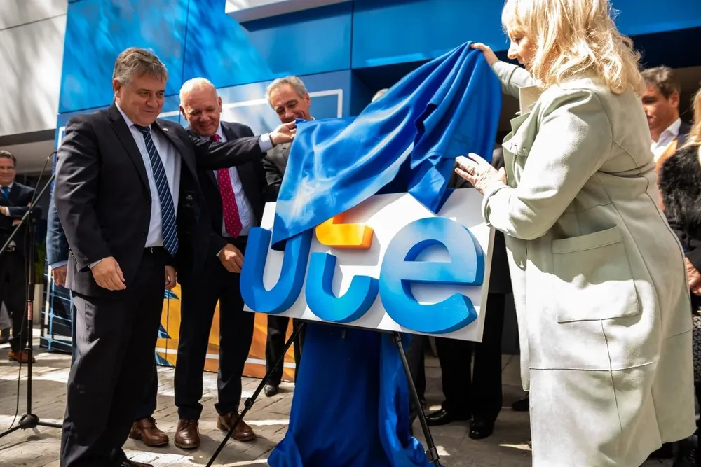 Nuevo logo de UTE es inaugurado por autoridades en la Expo Prado