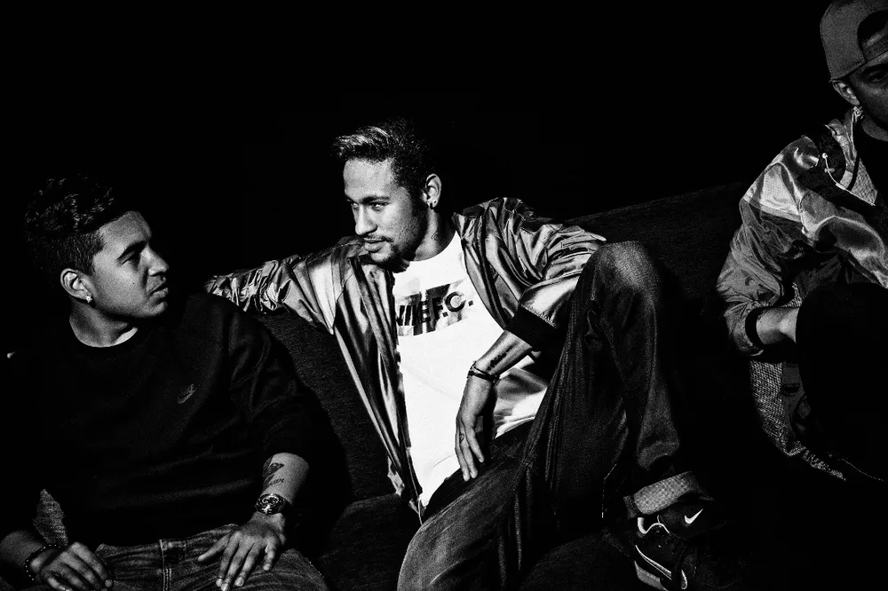 Neymar con la nueva línea Nike F.C