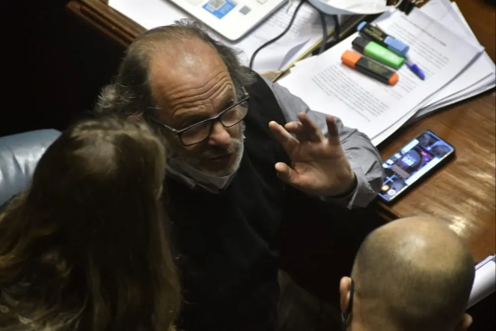 Yo hice lo que sentí, explicó el senador Olesker sobre su voto negativo al homenaje a los cuatro soldados