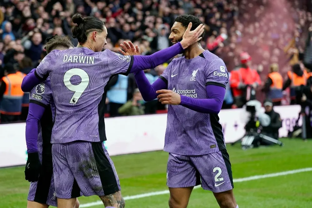 El festejo de Núñez con sus compañeros