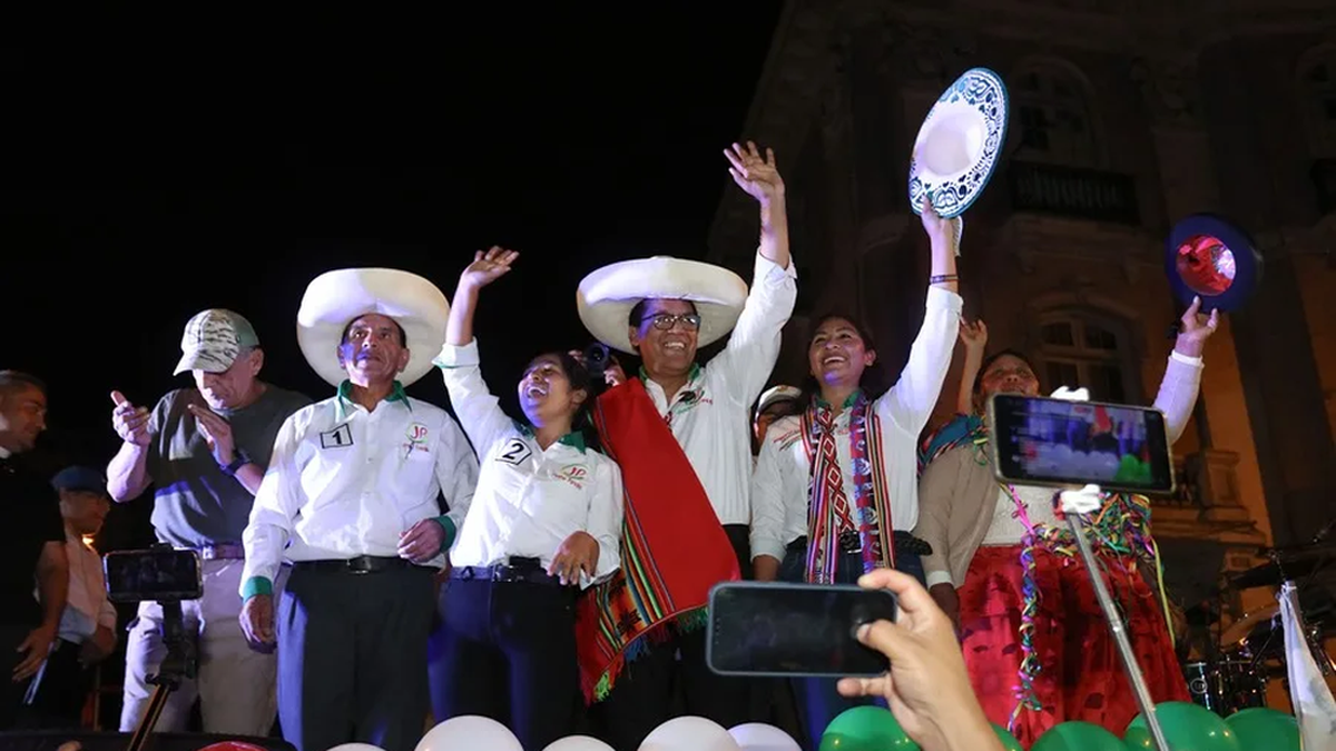 Con el 99% escrutado, el izquierdista Sánchez se consolida como rival de Fujimori por la presidencia de Perú