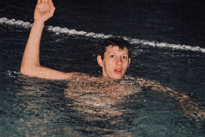 The last dance: la última temporada de un guardavidas que fue nadador olímpico y representó a Uruguay