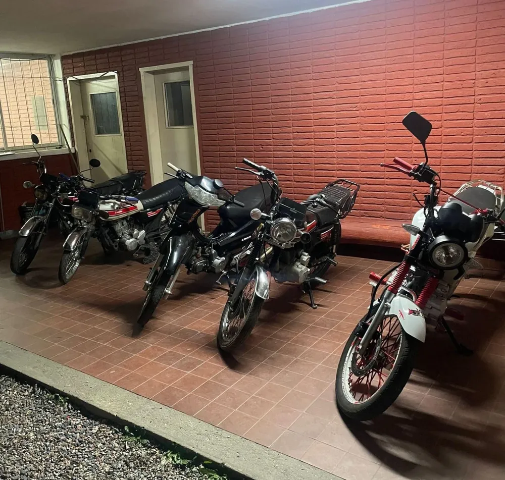 Cinco de las motos incautadas en unas picadas de la Ruta Interbalnearia