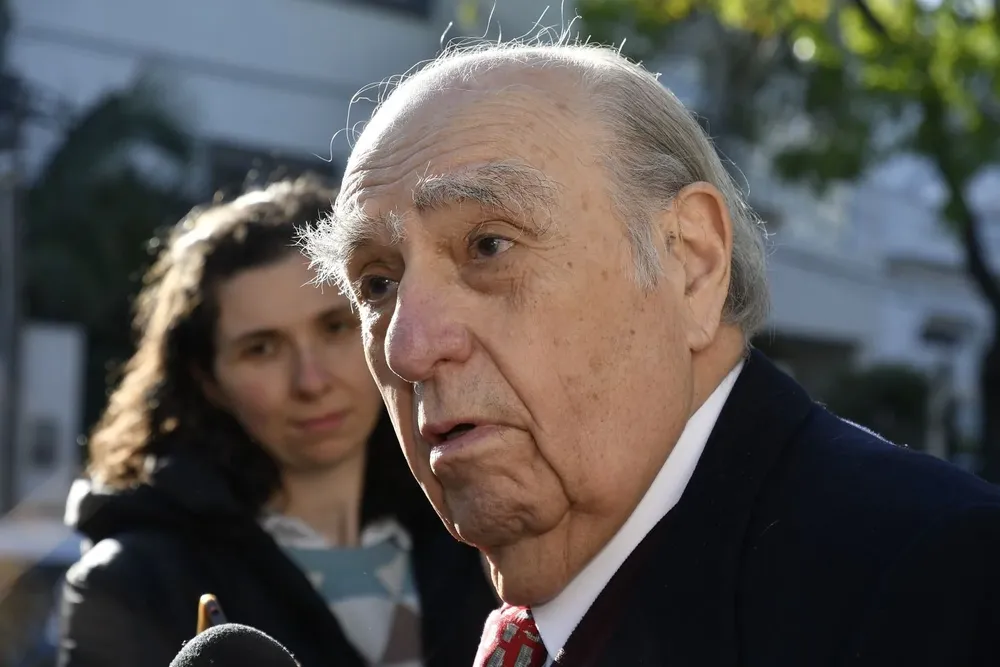 Sanguinetti defendió al gobierno en el caso Astesiano