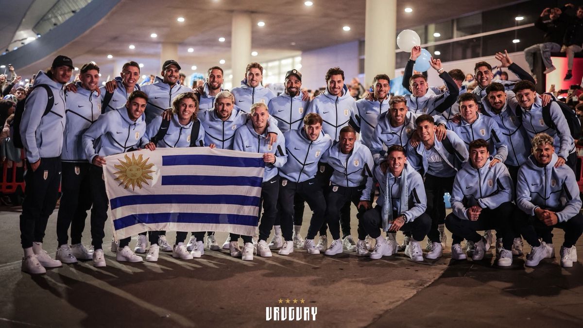La selección uruguaya se despidió en el Aeropuerto de Carras