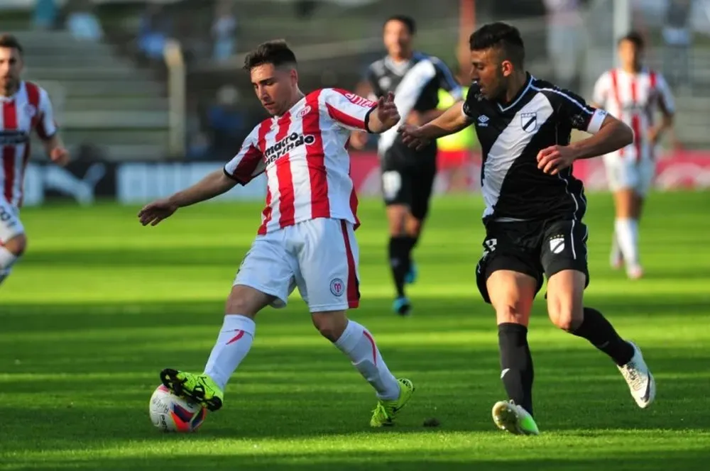 Zarfino y Gorriarán en un Danubio-River; los dos se fueron a jugar al exterior.