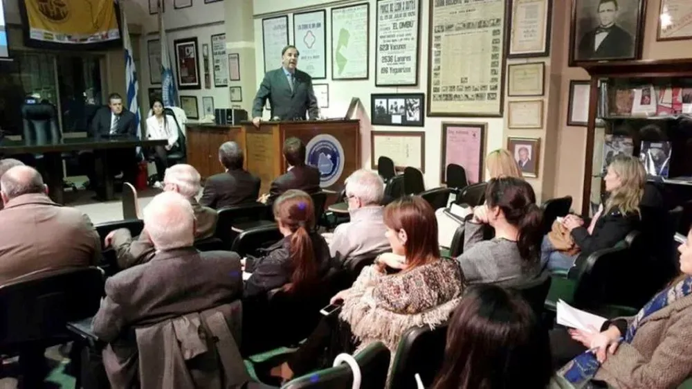 Mario Stefanoli disertando en otra actividad presentada por la Asociación de Rematadores