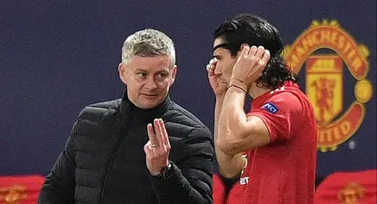 Solskjaer les pide a los jóvenes de Manchester United que miren a Cavani