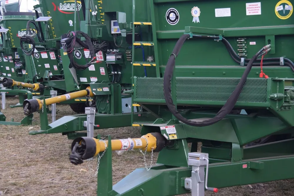 Maquinaria agrícola fabricada en Uruguay y de exportación.