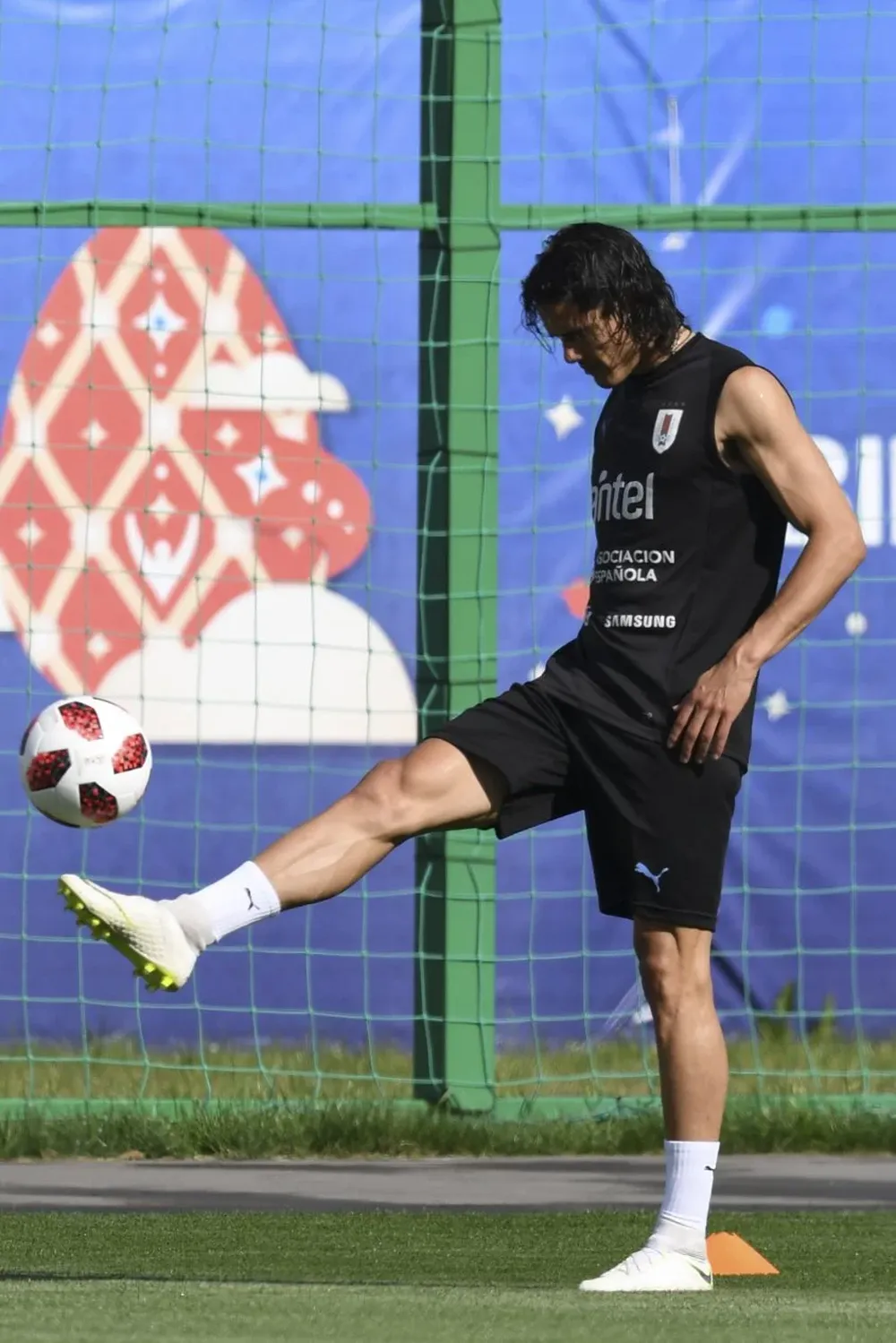 Cavani trabajó con pelota este jueves