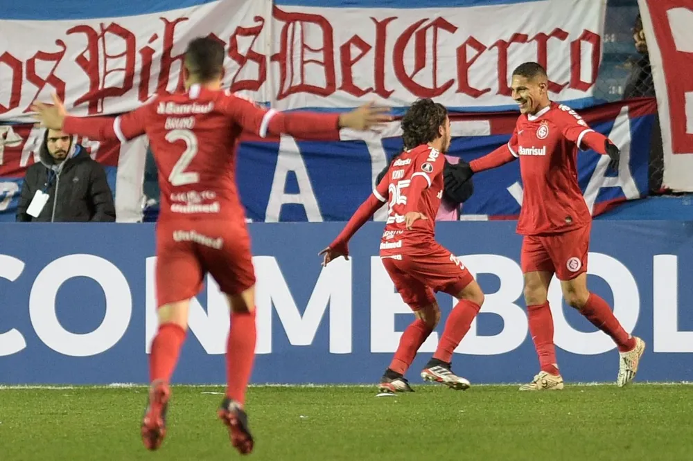 Paolo Guerrero contra Nacional en la Libertadores de 2019