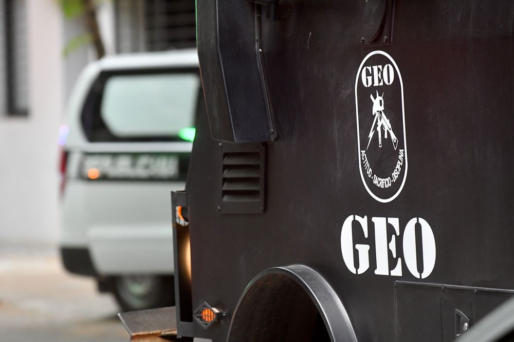 Policías, policía, patrulleros, móviles, ministerio del interior, geo, guardia republicana.
