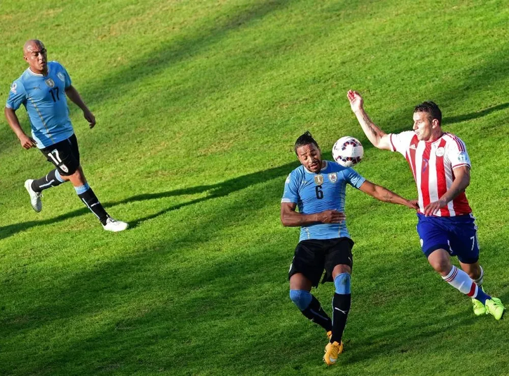 Álvaro Pereira se pederá el partido de cuartos de final