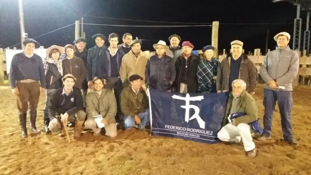 Integrantes de la cabaña y del escritorio rematador en Lascano