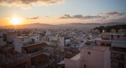 Inversionistas extranjeros y el turismo impulsan un resurgimiento griego