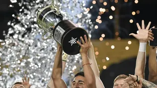 Federico Pereira levantó la copa de campeón como capitán de Liverpool
