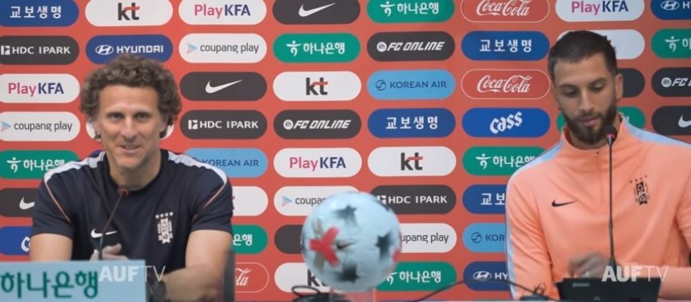 Diego Forlán y Rodrigo Bentancur hablaron en conferencia de prensa previo al partido de la selección uruguaya ante Corea del Sur