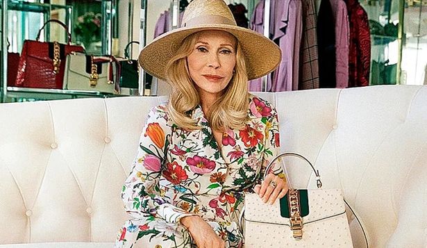 Varias marcas de lujo han dejado de unir la aspiración a la juventud. Como ejemplo, la campaña de Faye Dunaway para Gucci o de Catherine Deneuve para Saint Laurent.
